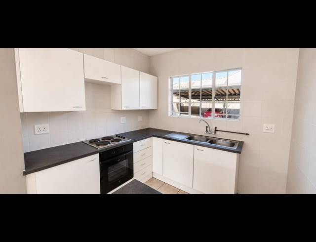 3 BEDROOM TOWNHOUSE FOR SALE IN ROODEKRANS